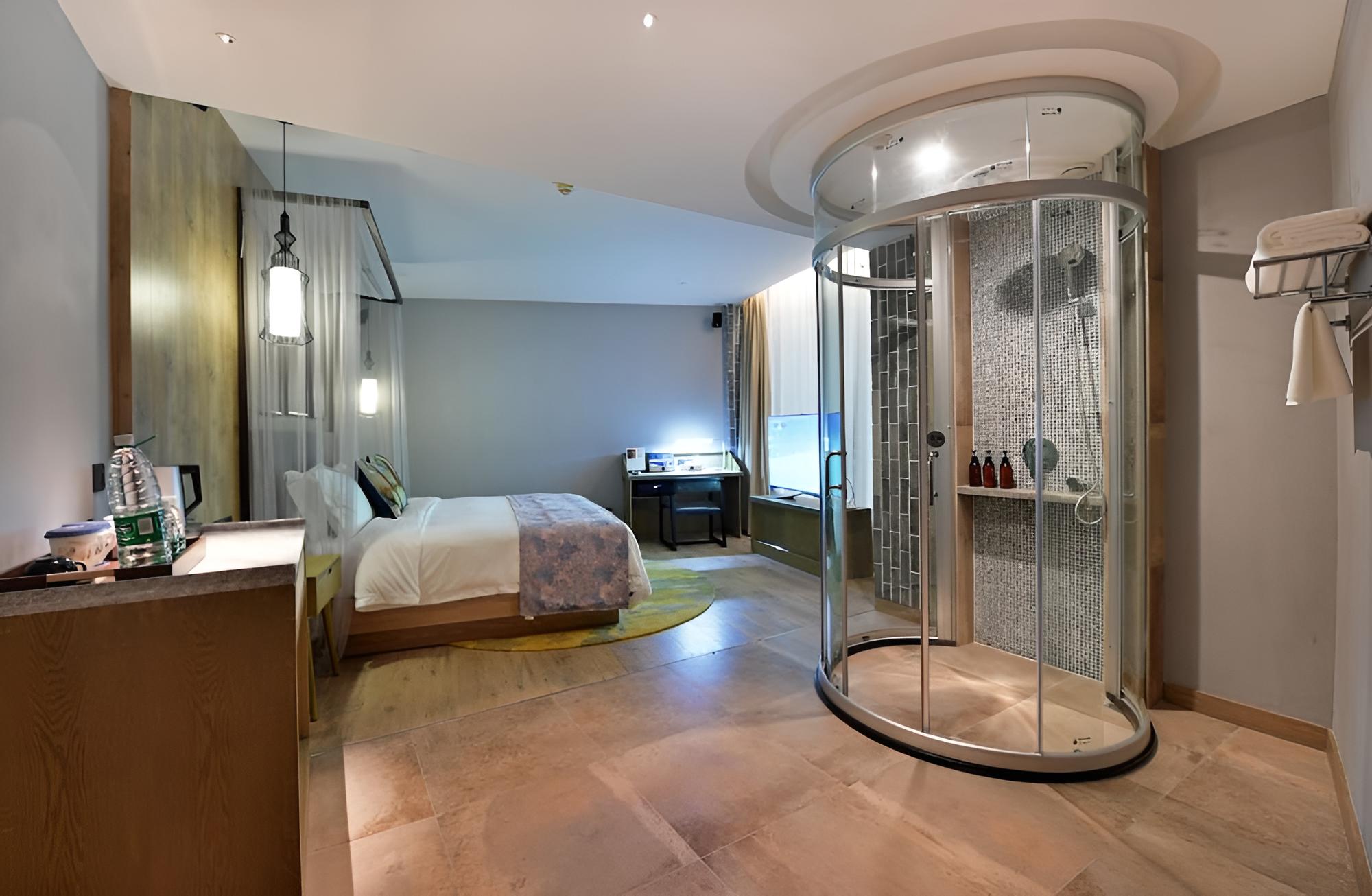 MEHOOD LESTIE HOTEL