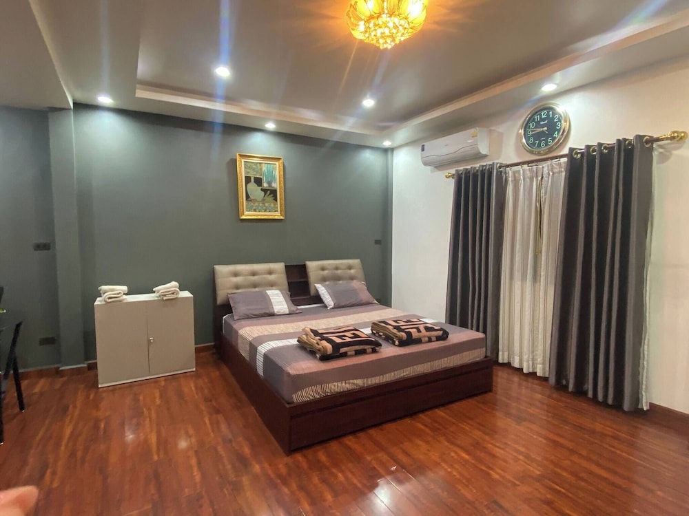 Beautiful 2 Story Newly Renovated Bungalow House