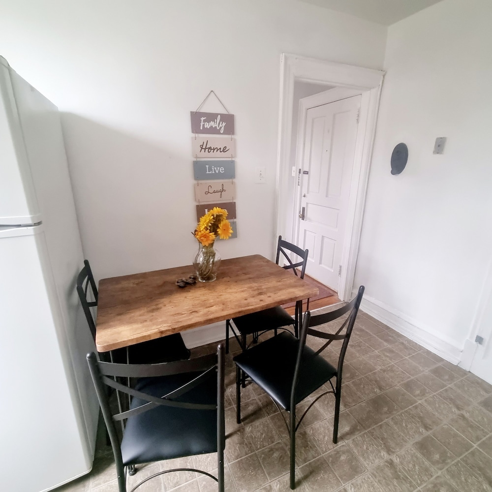 2 Bedroom 1 Bath Apartment view 3
