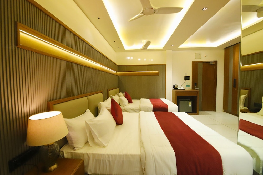 Hotel Sanatana