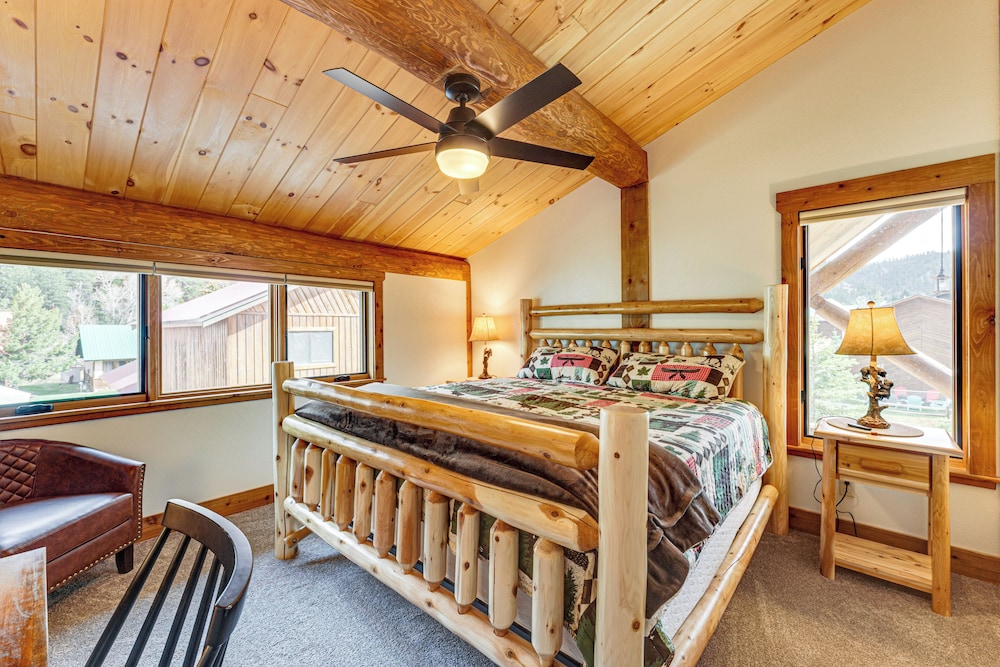 Cabin 3/4 Mi to Red River Ski & Summer Area