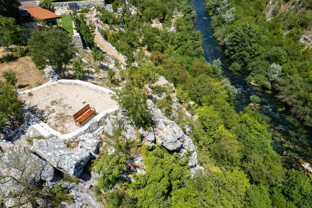 Villa River Rose with pool and jacuzzi, near the river beach