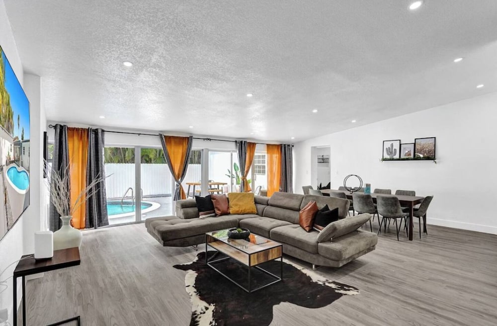 Spacious Home With Heated Pool