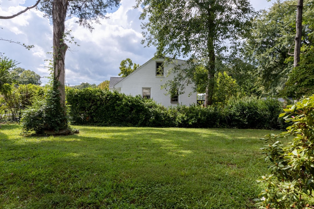 Cheerful 3 Bedroom Home Walk to UVA Stadium, photo 19