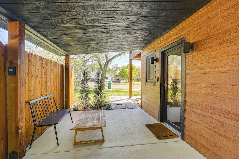 2 Blocks to Delano District: Modern Tiny Home!