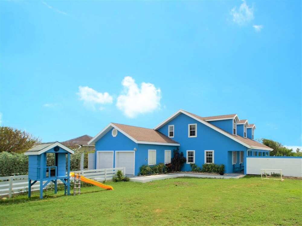 Luxury 4 Bdr Ocean View Home w Pool Hot Tub