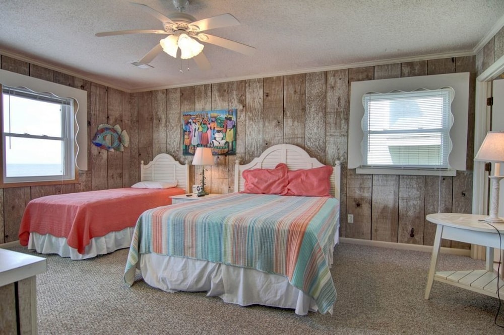 Carolina Moon 4 Bedroom Home by RedAwning
