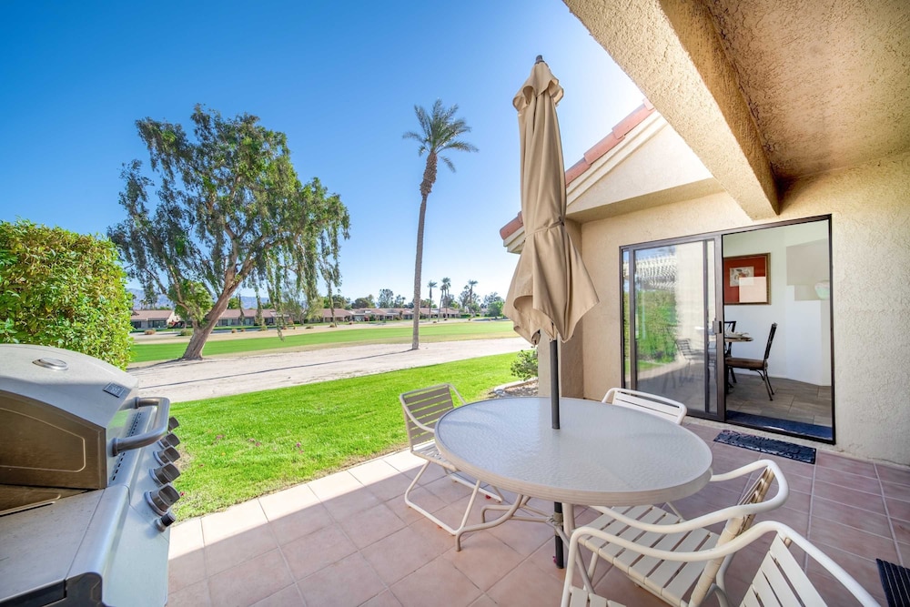 Charming Condo With Golf Course View