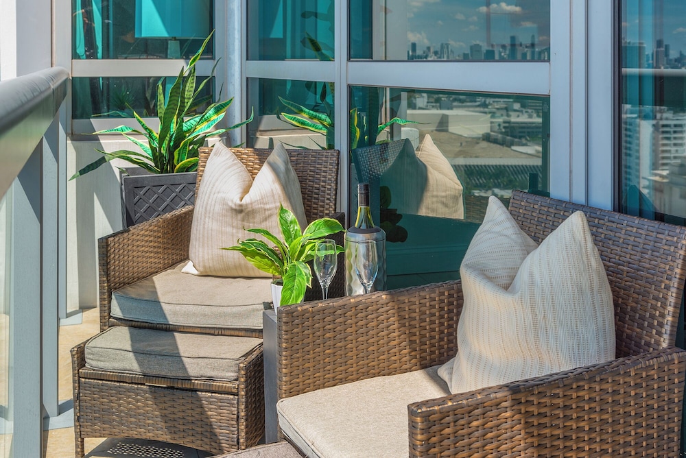 Luxury Vacation Rentals at The Setai by LRMB