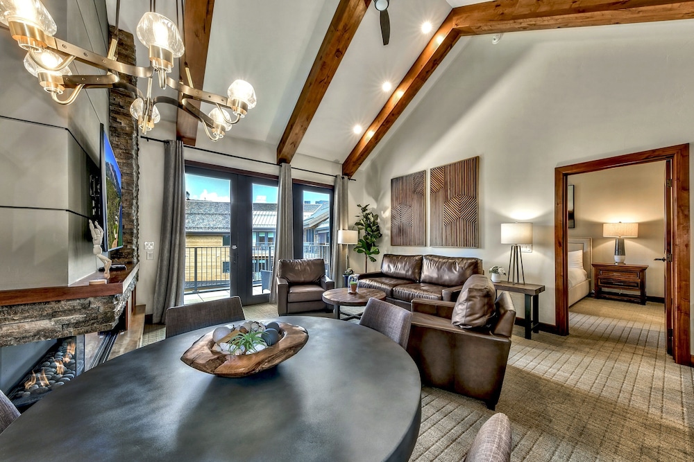 Lake Tahoe Vacations - Luxury Two Bedroom Residence steps from Heavenly Village Book 7 Nights for 10 Off by RedAwning - Property Image 14