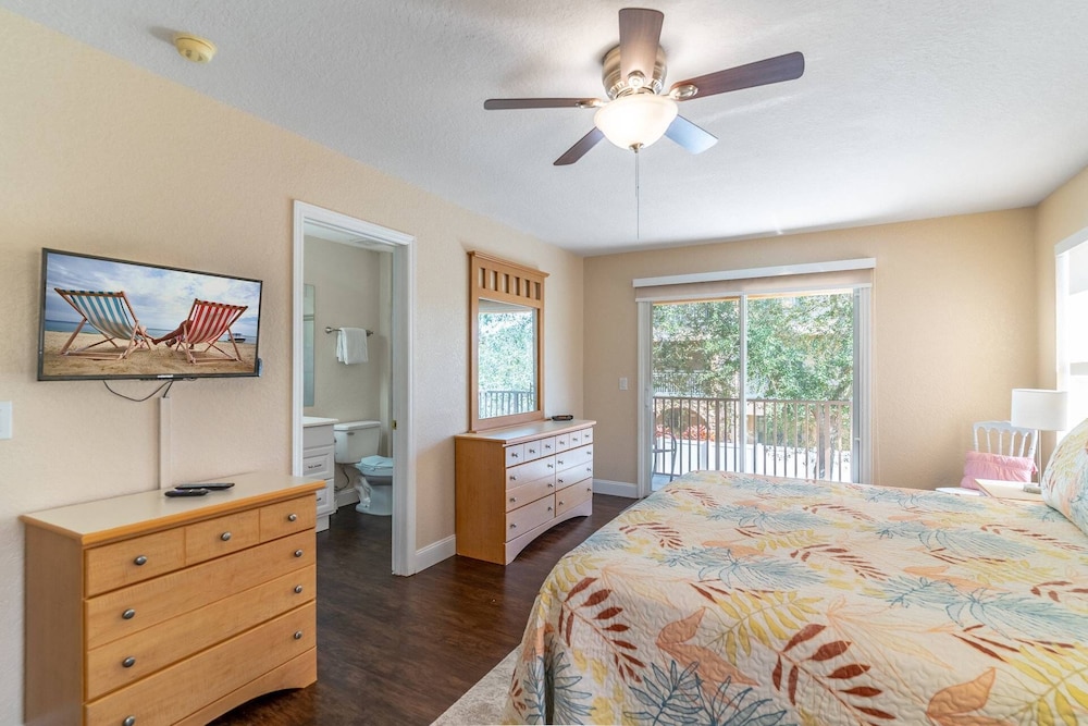 402 Regal Palms