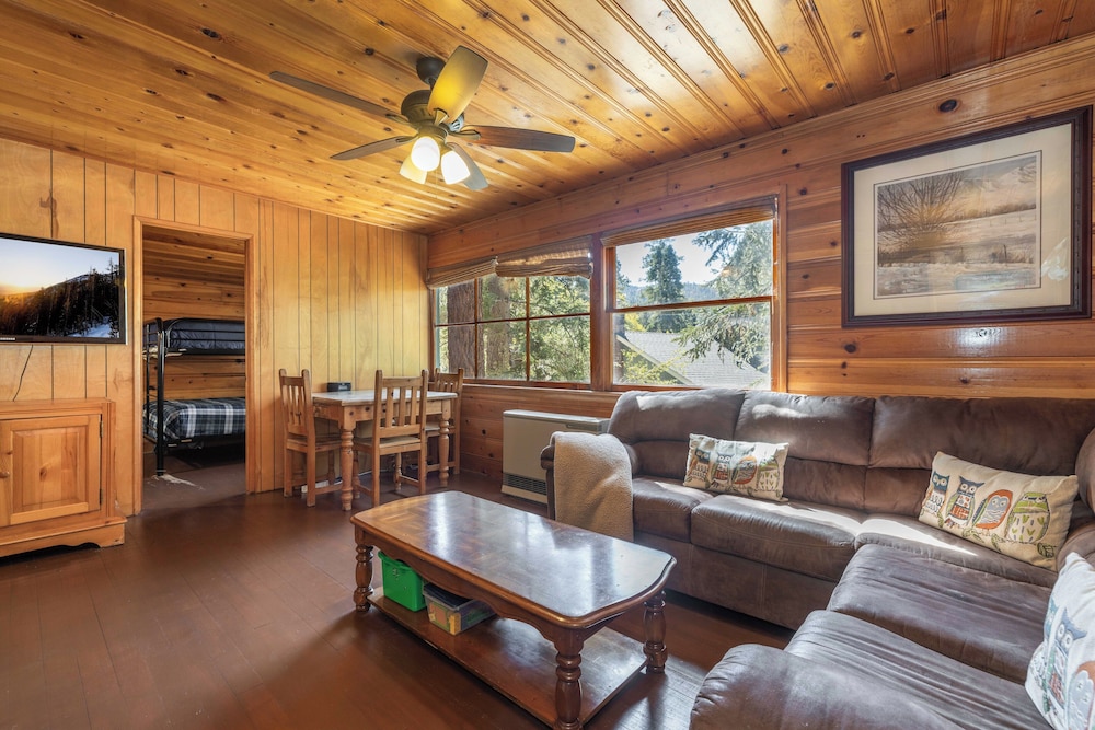True Big Bear Lake Cabin with jacuzzi