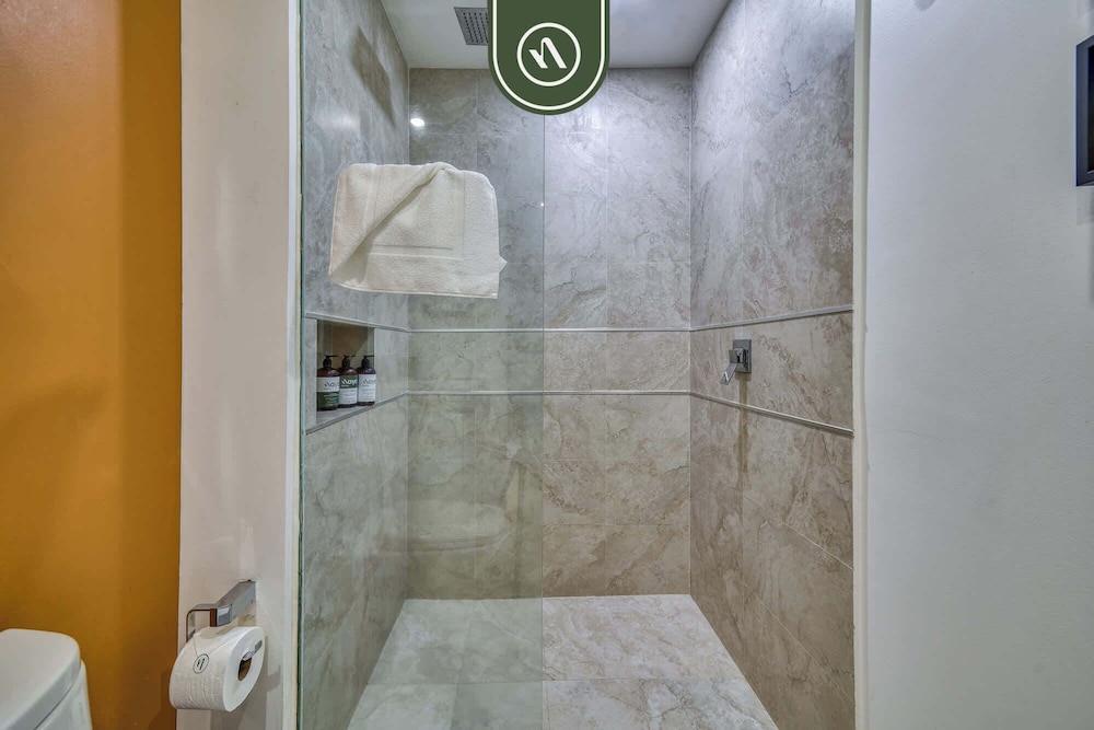 Stunning 2 BR Condo in Romantic Zone - Pool