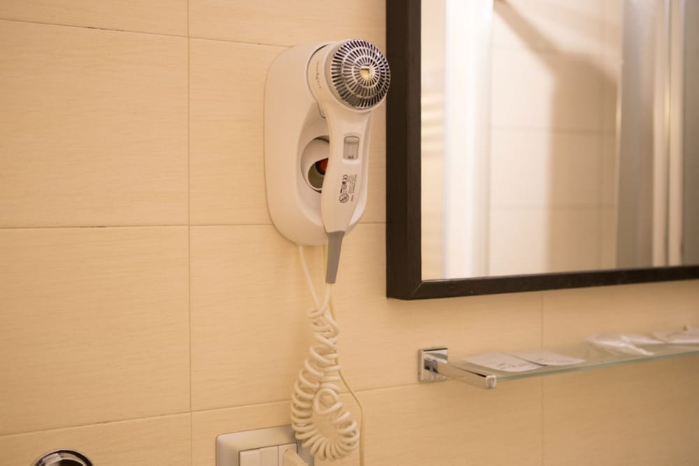 Mikale Rooms