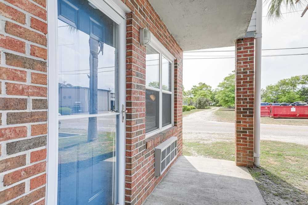 1 Mi to North Myrtle Beach: Studio w/ Pool Access