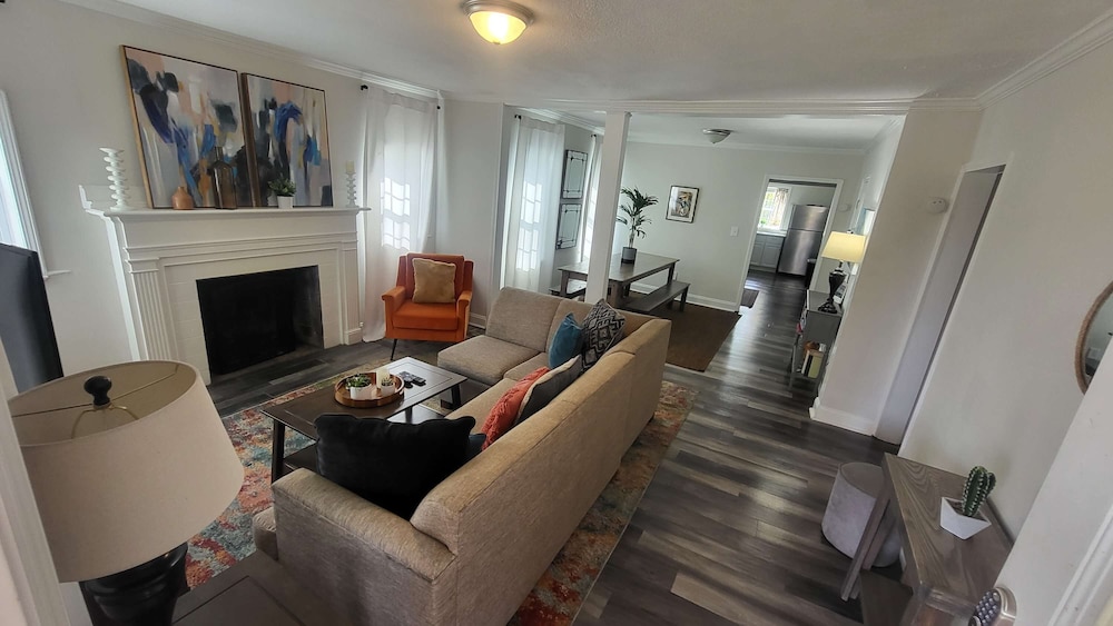 83rd Street Comfy Cottage