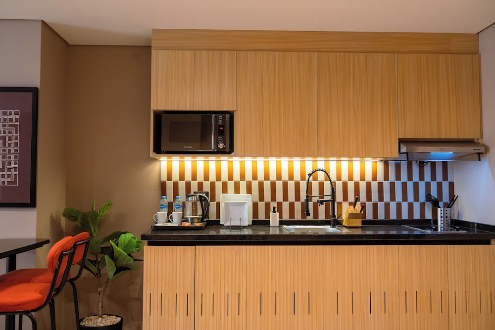 Saint J Hotel