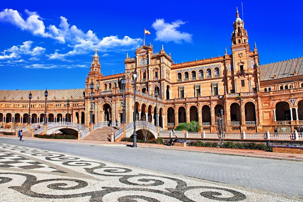 Divina in Sevilla With 1 Bedrooms and 1 Bathrooms