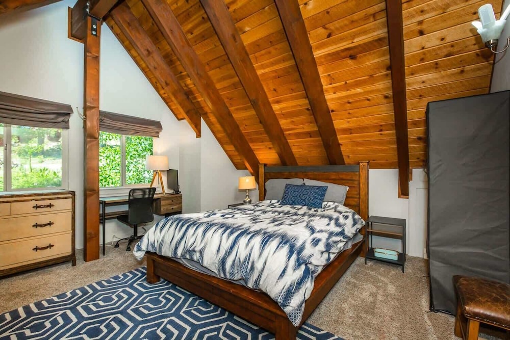 Alder Creek Paradise - Tree-lined Cabin Stay for 7