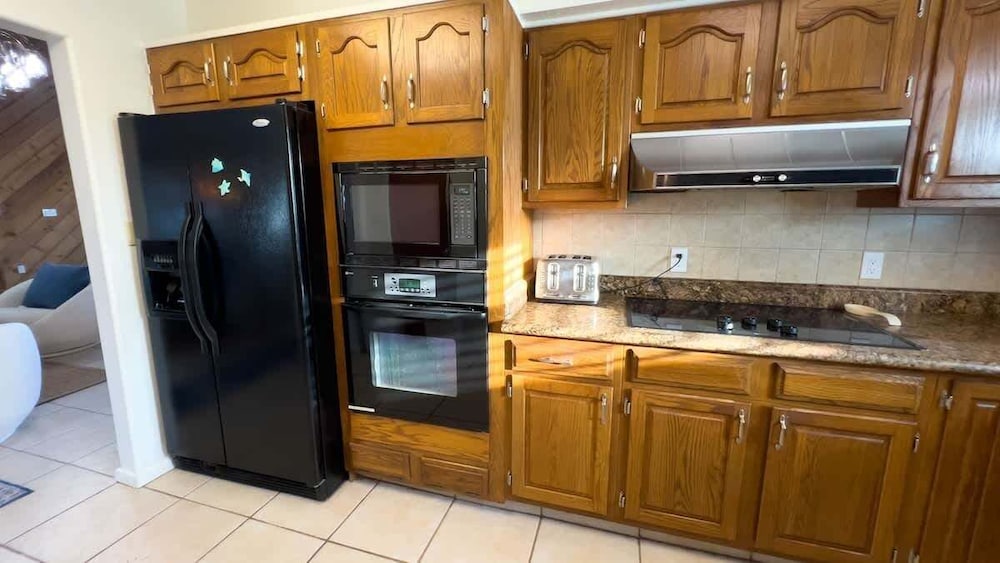 Fun Retro Island Vibe Sleeps 17 Beach 1 Block 4 Bedroom Home