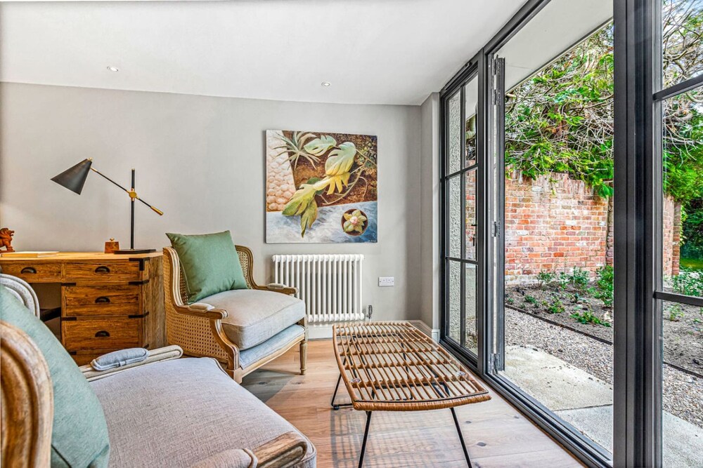 Honeypot Cottage - From 500 Per Night