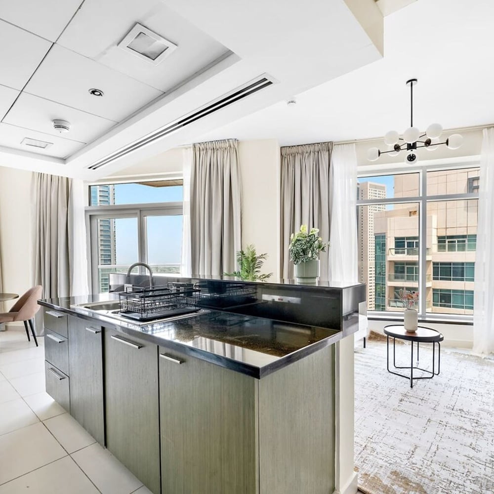 Silkhaus High Floor in Downtown Fully Furnished