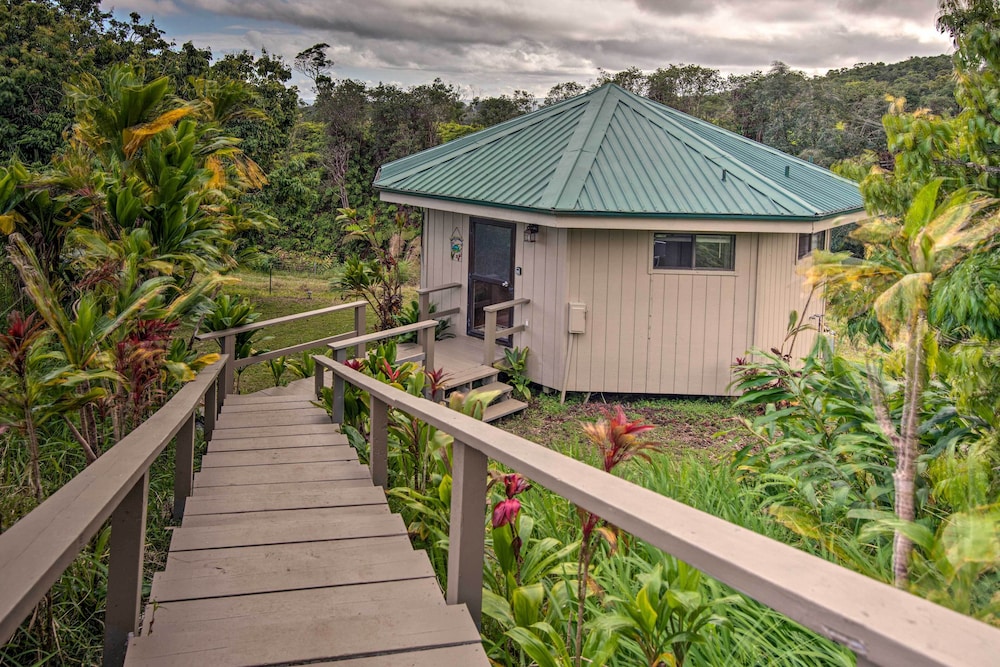 Maui Vacations - Hilo Couples Retreat  6 Miles to Honoli'i Beach! - Property Image 1