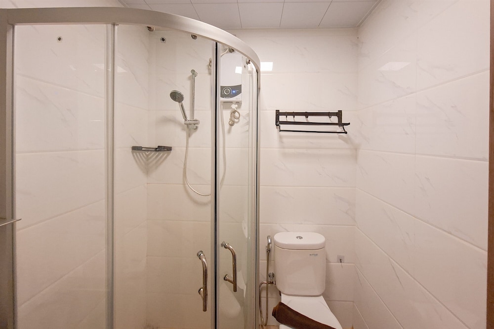 Monochromatic 2Br With Extra Working Room Apartment Sky House Bsd