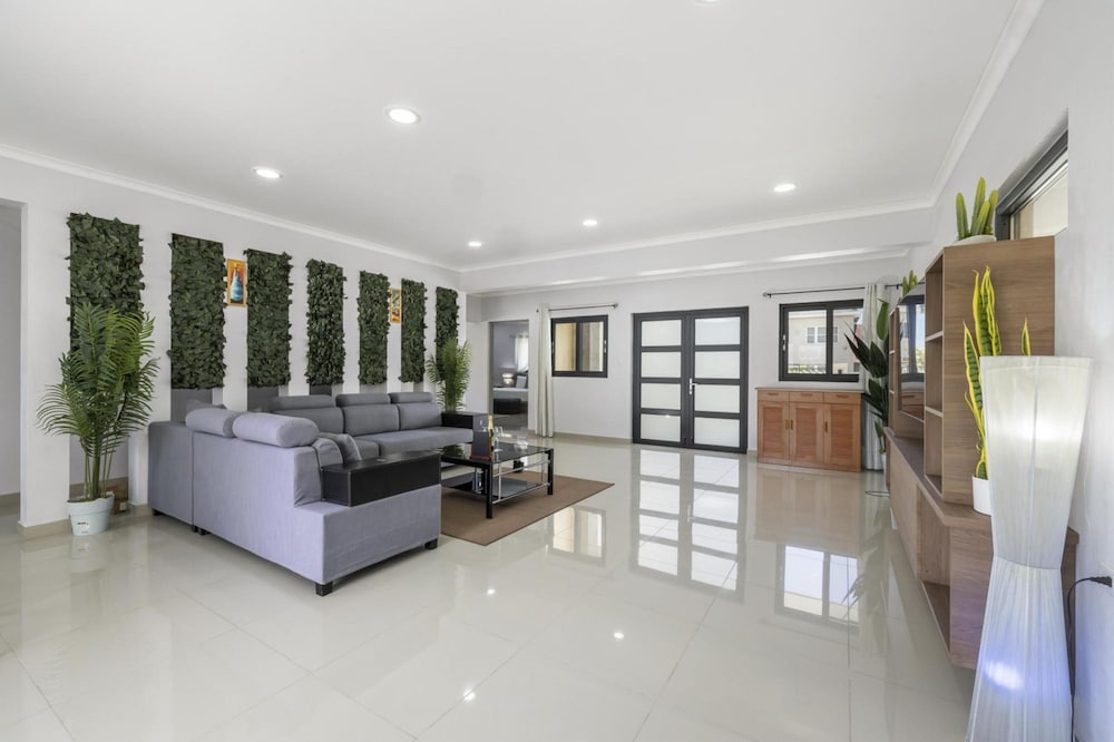 NEW 4br4ba Villa Across of Palmbeach w Pvt Pool