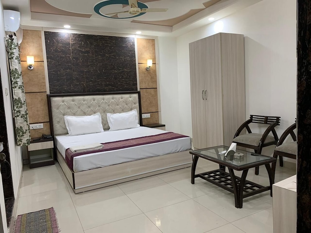 HOTEL AERO HOMESTAY