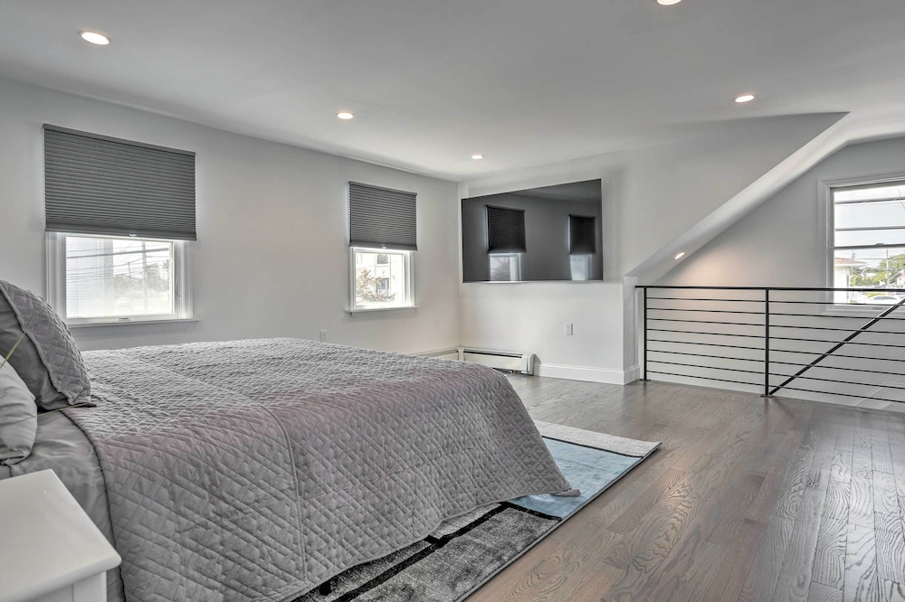 Long Island Home Near Beaches  Golf - Property Image 12