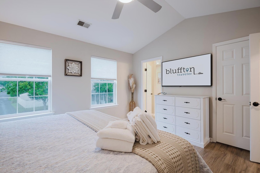 Lowcountry Lodge! In the Heart of Historic Old Town Bluffton SC