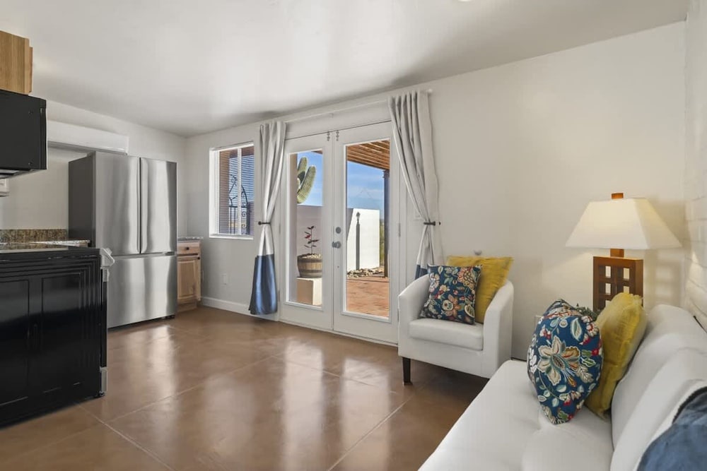 Panoramic Mountain Views Heated Pool 2 Kitchens
