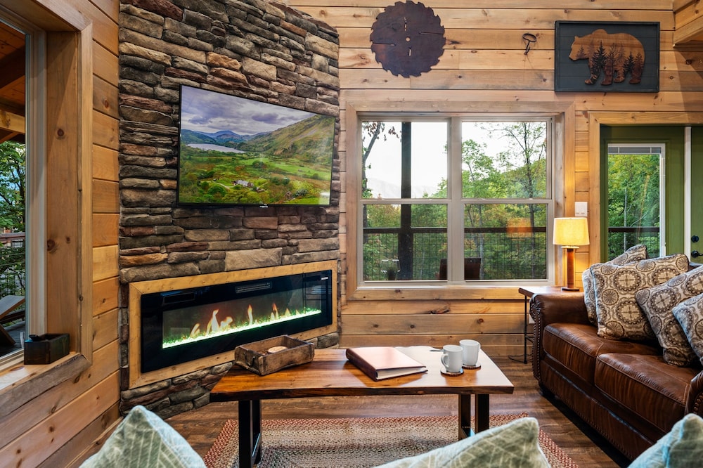 Goodness Gracious 3 Bedroom Cabin by RedAwning - Property Image 45