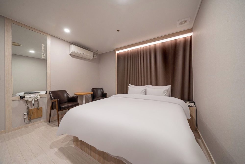 Hwajeong Hotel jun