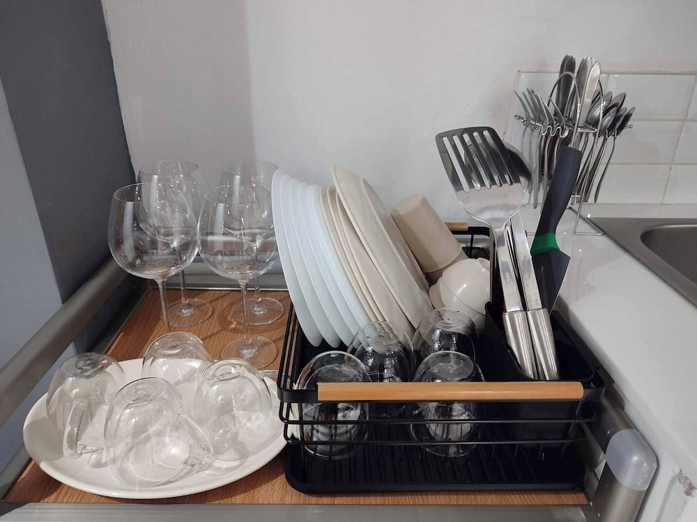 L1 Twin Bed Staycation in Bonifacio Global City