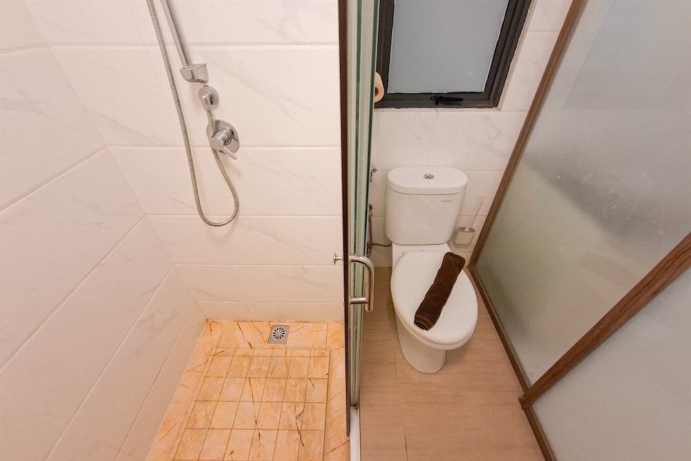 Cozy And Pool View 2Br At Sky House Bsd Apartment