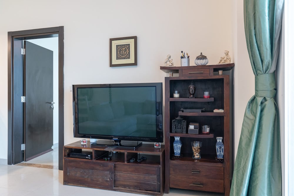 Charming Sun-filled 1-bedroom in Red Residence Dubai Sports City