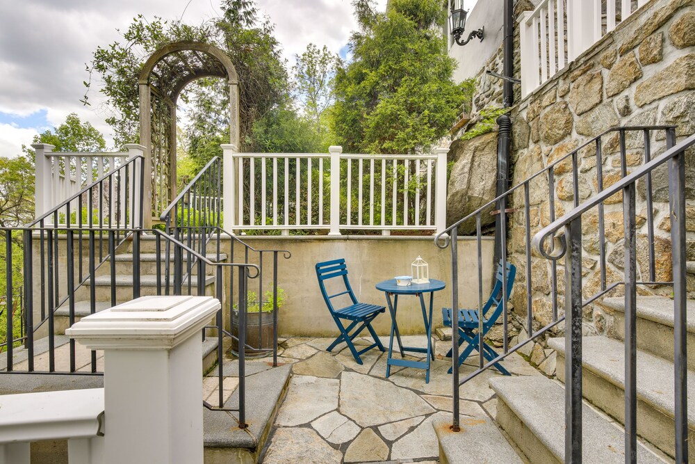 Putnam Valley Vacation Rental: Patio & Lake Views! view 5