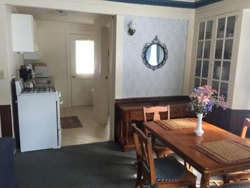 Maple Springs Lake Side Inn