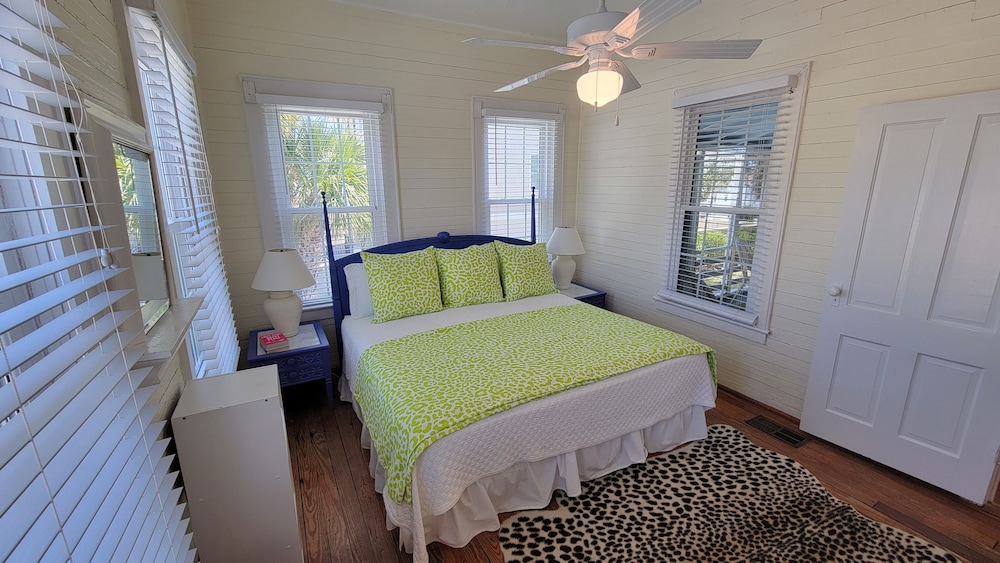 Twelve Palms Cottage by Tybee Vacation Rentals