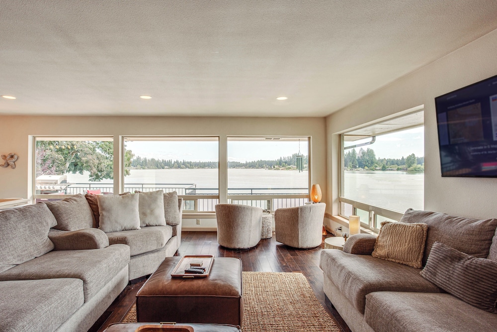 Lake Spanaway Retreat: Home w/ Private Beach!