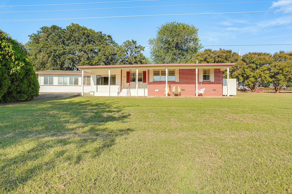 Walk to Marina: Family Home w/ Yard in Kingston