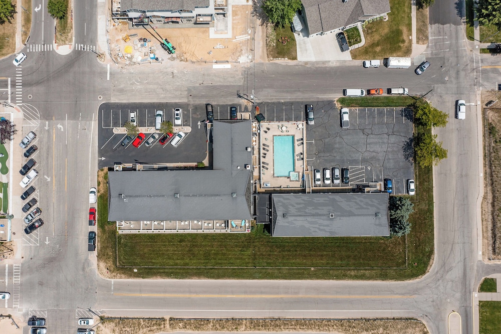 Snyder's Shoreline Inn