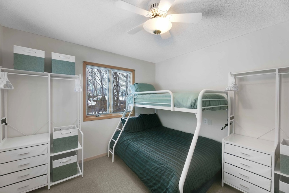Spacious 8-BR Leech Lake Retreat w/ Game Room