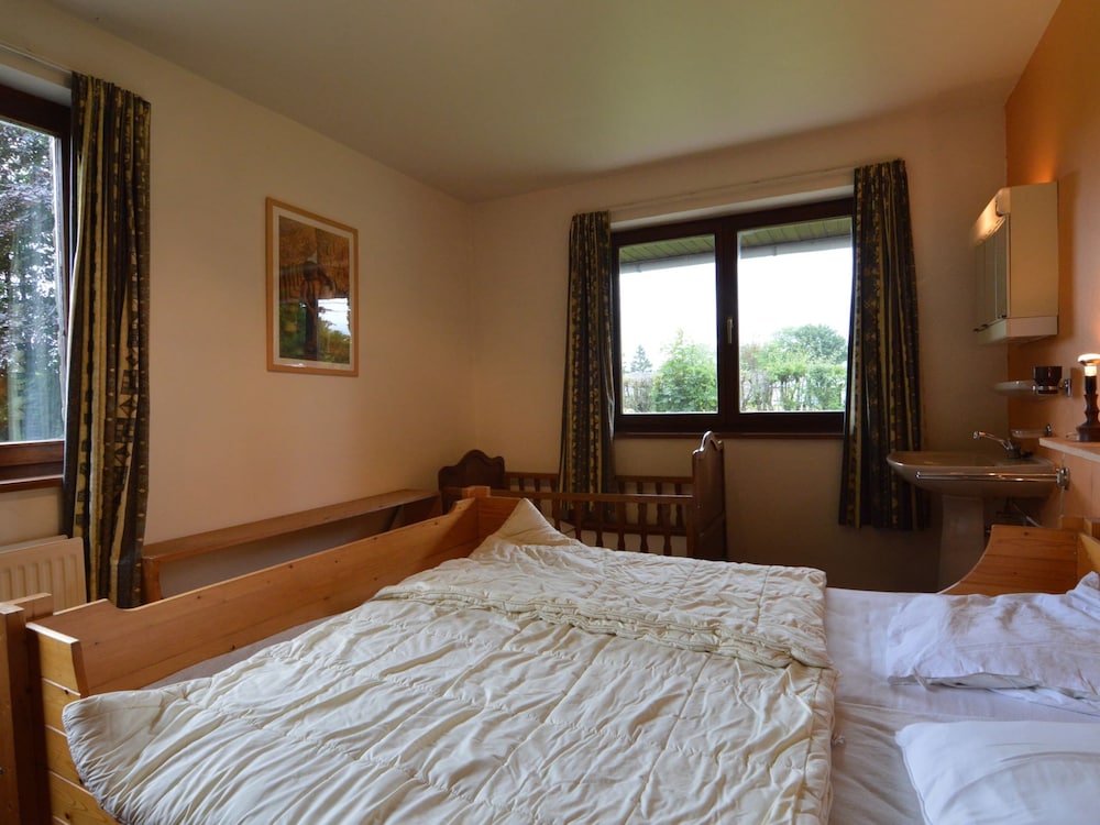 Cozy Forest Chalet in Ovifat view 2