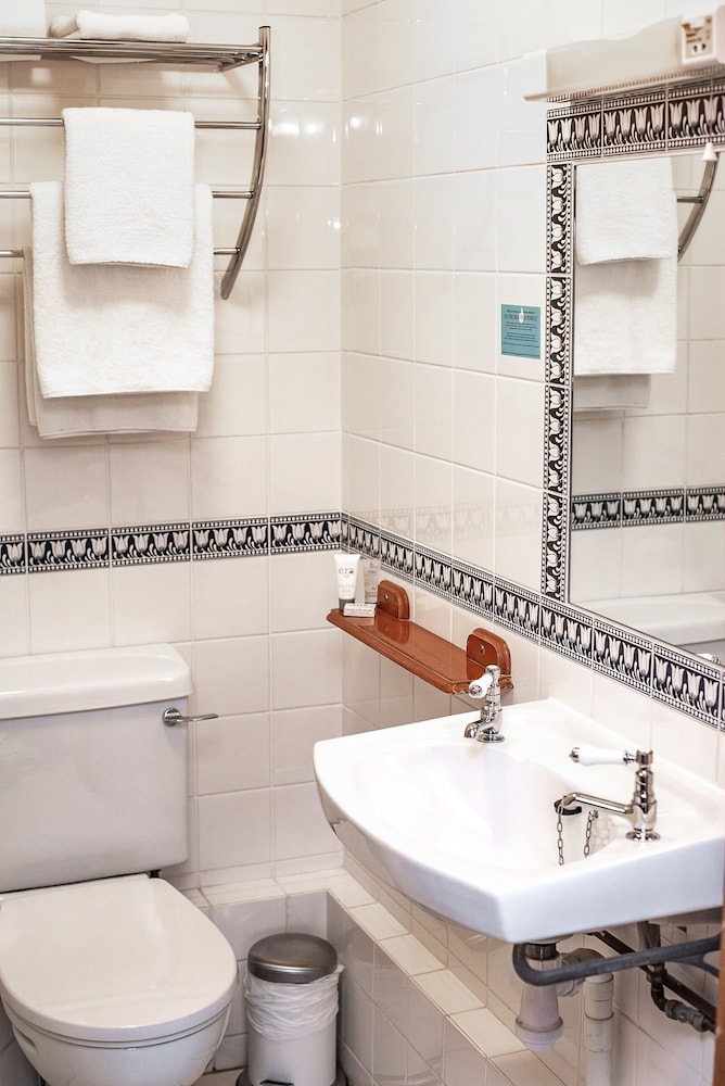 Trivelles Waterhall Country Hotel - Gatwick