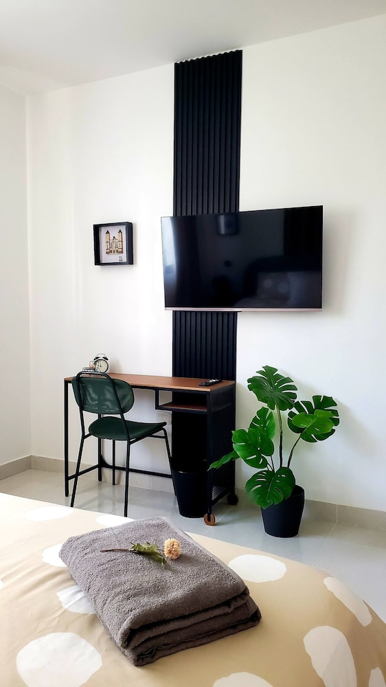 2 Bedrooms, 2 Bathrooms, AC, Wifi, Pool, Gym, No Blackouts, Santiago