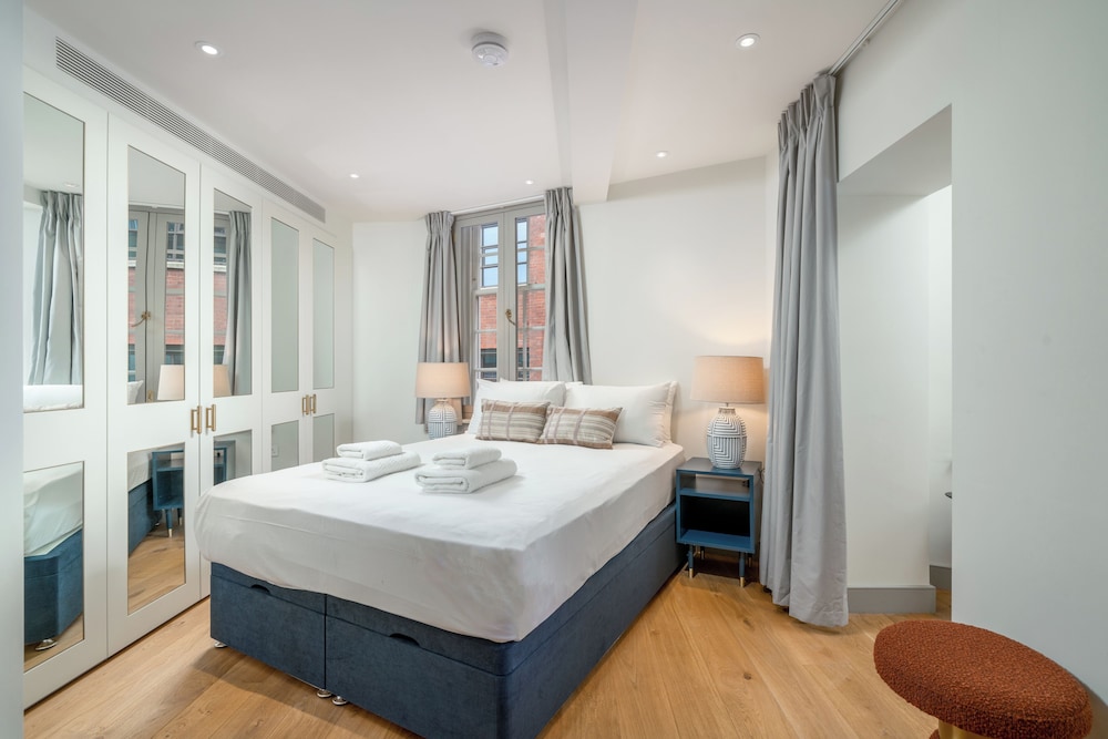 Luxury flats near Big Ben and London Eye