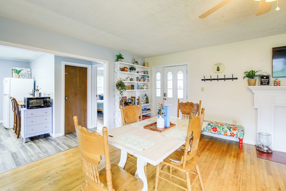 Cozy Home w/ Spacious Yard: 2 Mi to Dtwn Bristol
